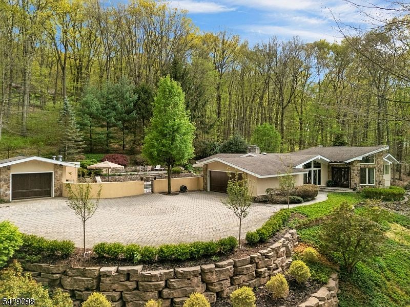 1st image of 174 Bliss Rd