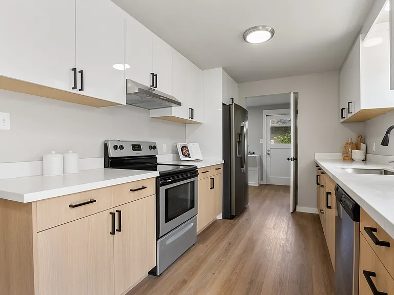 2125 N Highland St — Photo 8
