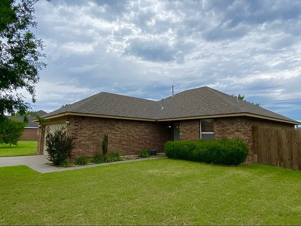 1st image of 518 Magnolia Dr