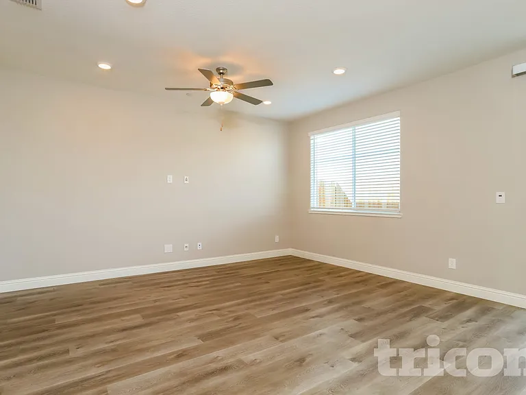 1238 Victorian St — Photo 3