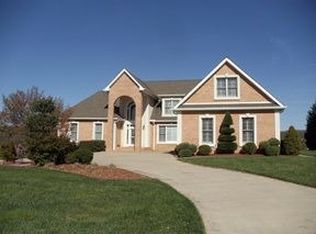 124 Chestnut Ridge Dr, Jonesborough, TN 37659
