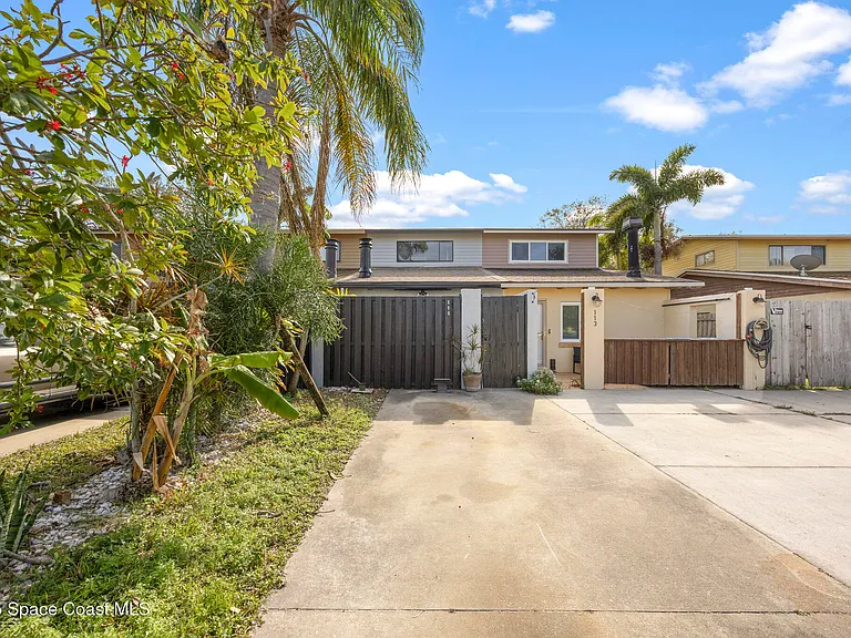 111 Columbia Dr — Photo 3