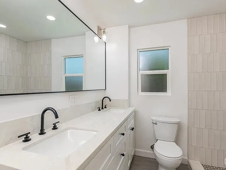 2907 Truxtun Ave — Photo 5