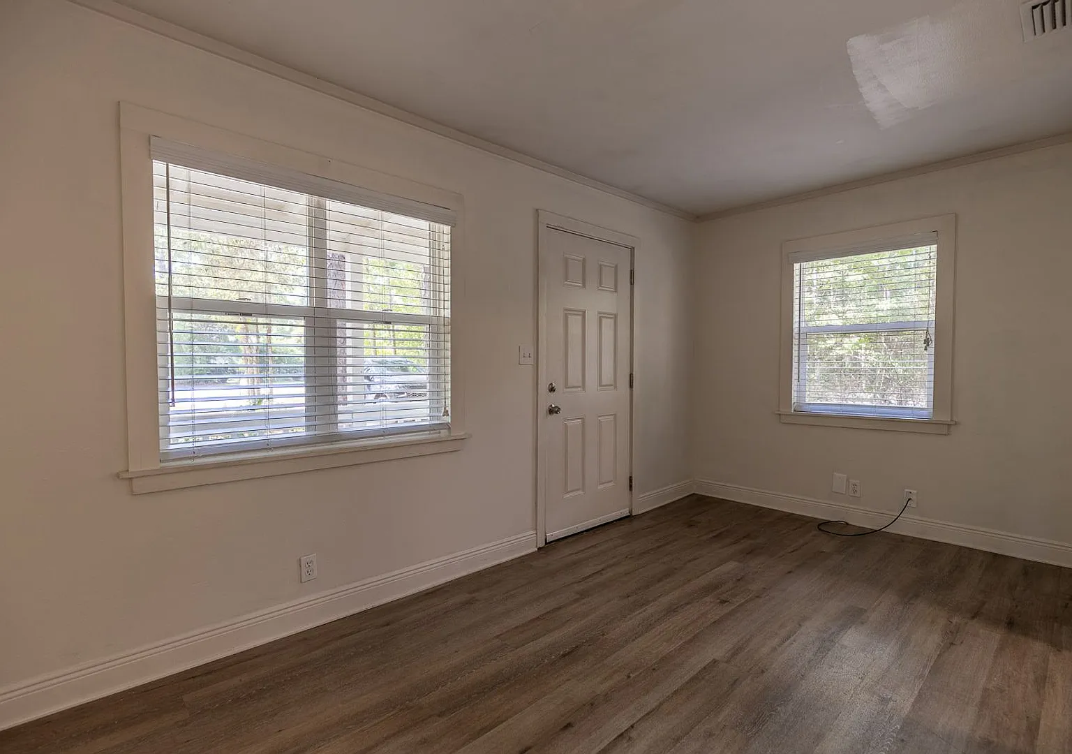 Coming Soon! Beautiful Cottage Is Just Steps From Mobile Bay! — Photo 4