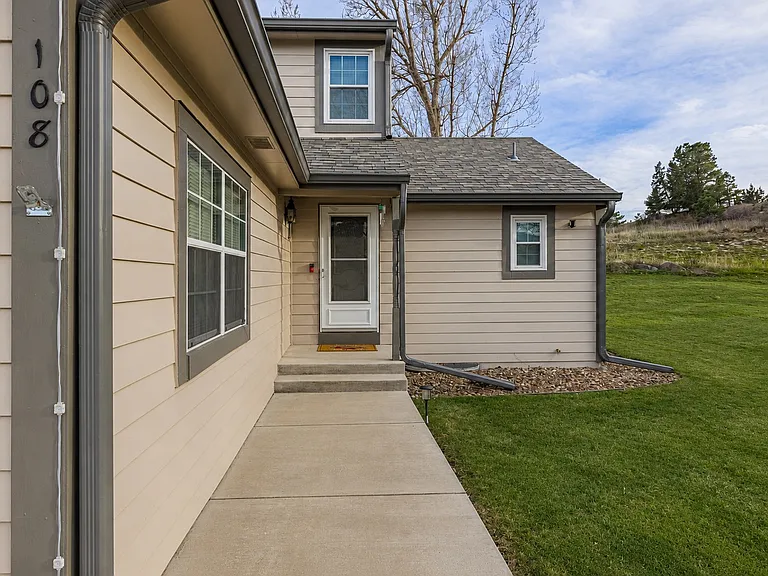 108 Cobblestone Dr — Photo 1