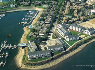 219 N Hayden Bay Dr #BLD, Portland, OR 97217