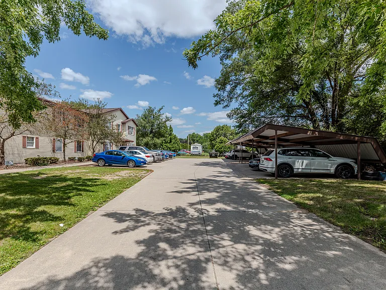 Tippecanoe Drive Apartments — Photo 38