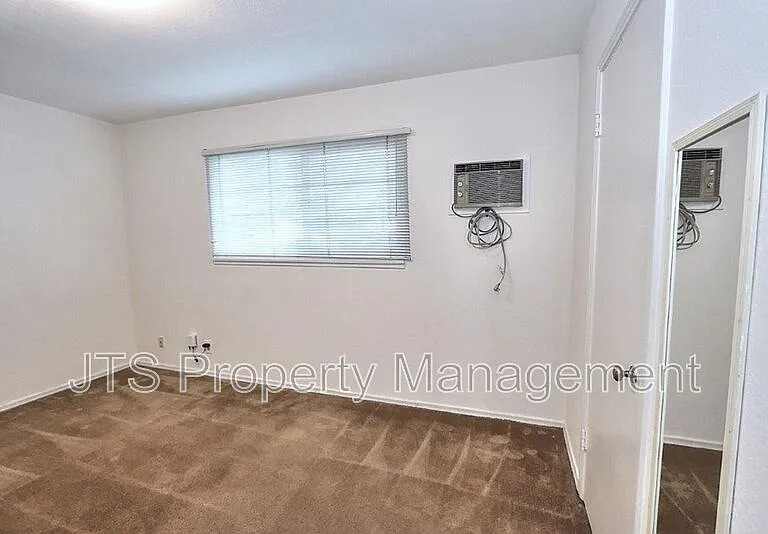 4439 V St #5 — Photo 16