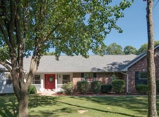 653 Hoene Ridge Estates Dr, Eureka, MO 63025