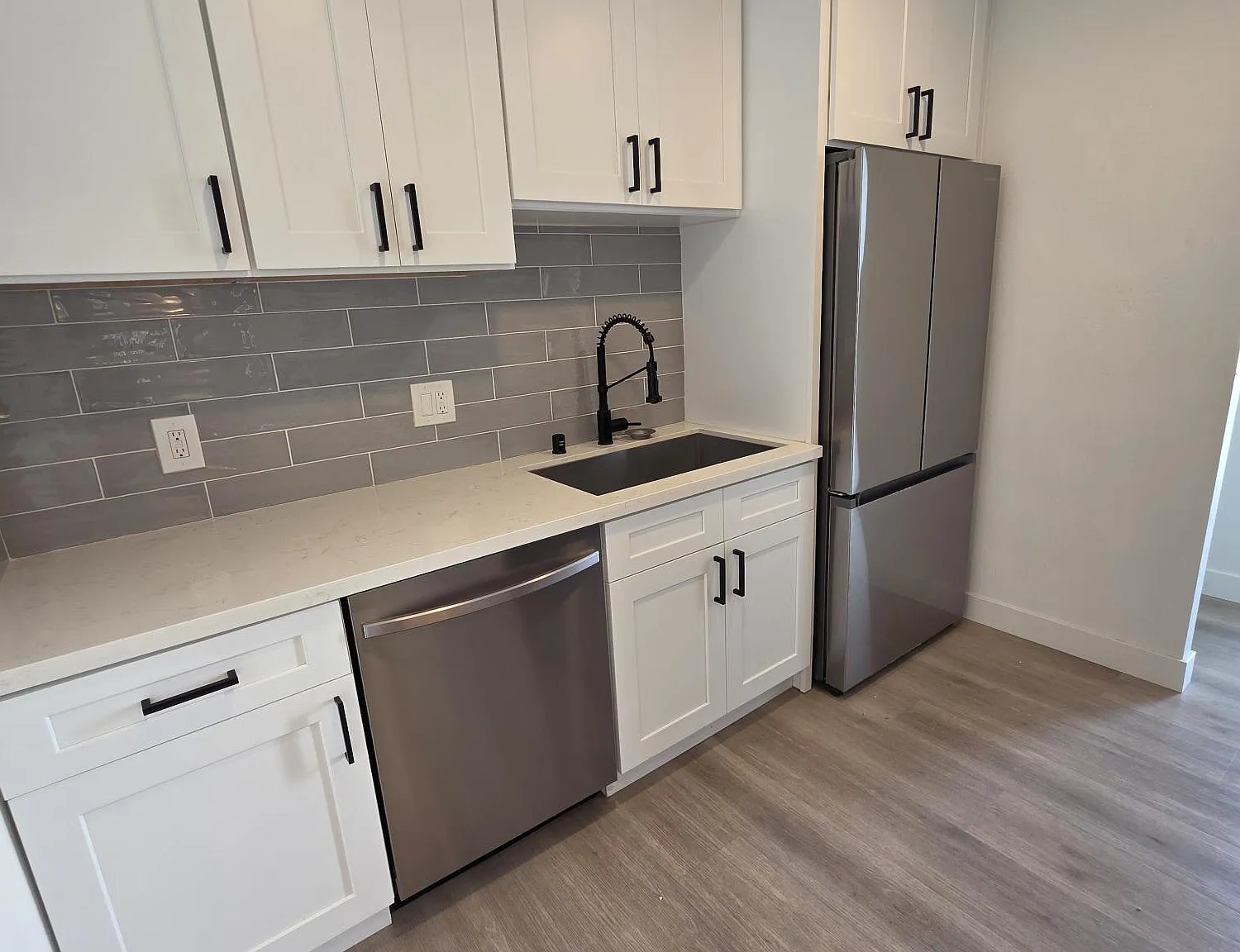 2 bed, 800 sqft, $2,700 — Photo 1
