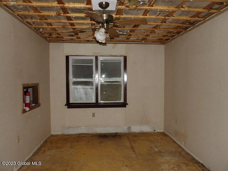 5th image of 122 Shawn Drive