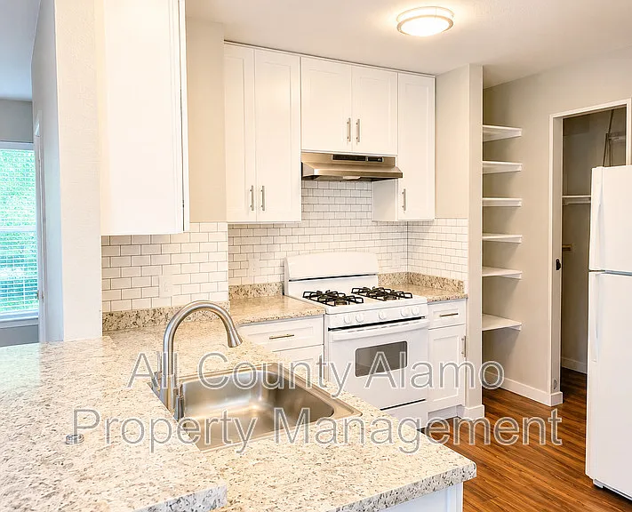 429 Zachry Dr — Photo 8