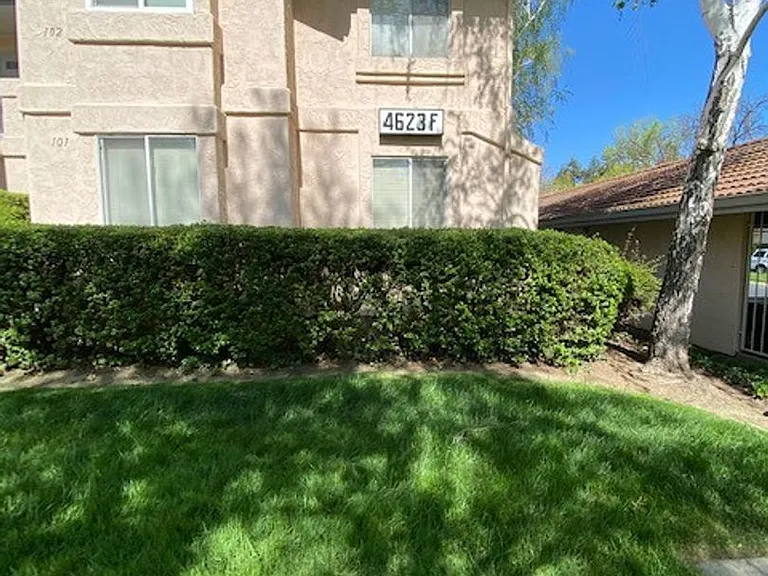 4623 Nicol Cmn #104 — Photo 1