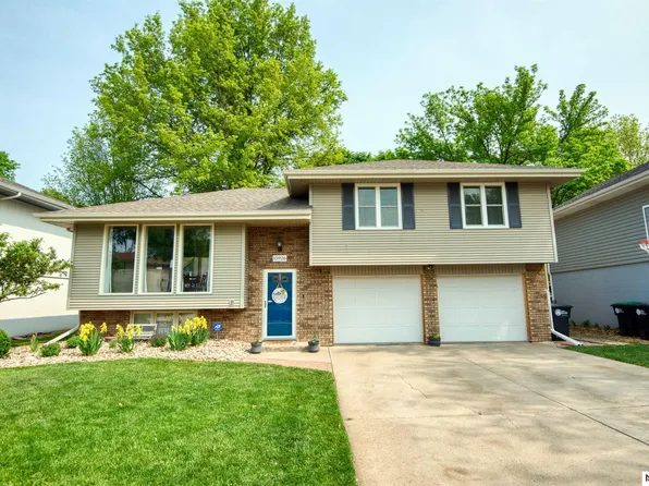 15926 Marinda Cir, Omaha, NE 68130