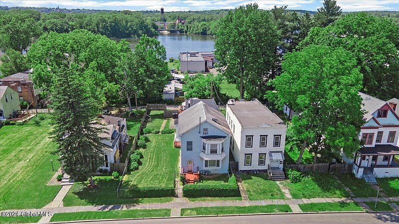 3rd image of 769 2ND Avenue