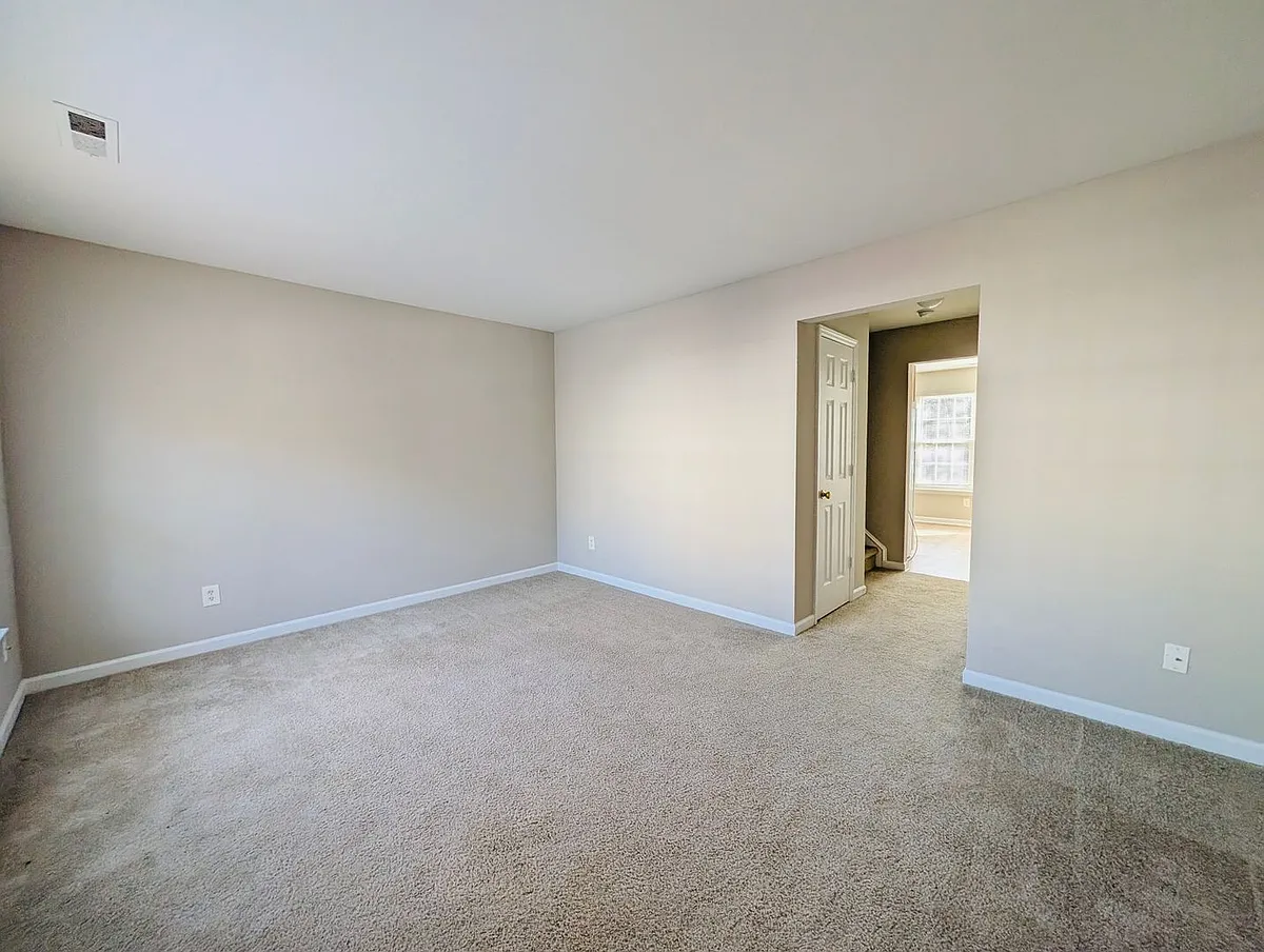 Building Photo - 15 Red Ln #A