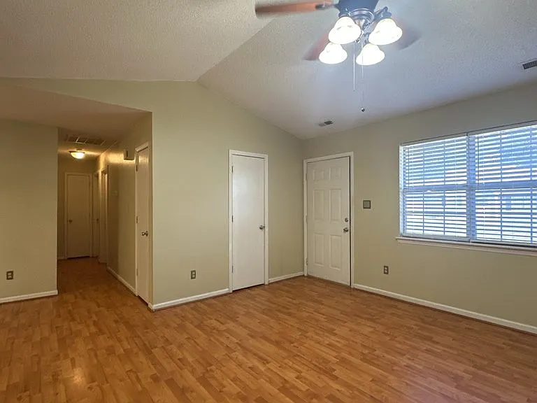 2910 Norbrick St — Photo 3