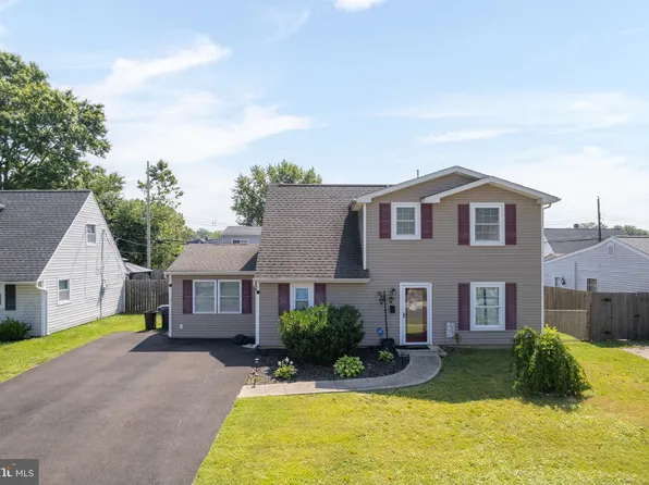 40 Noblewood Ln, Levittown, PA 19054