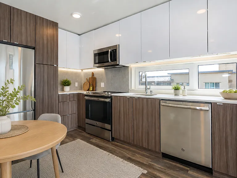 2112 E Denny Way — Photo 9
