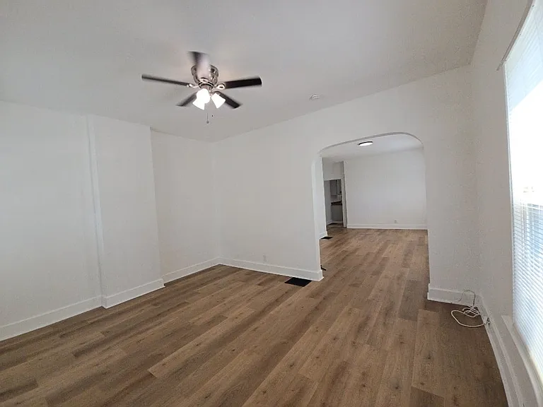 1715 Mack Ave — Photo 3