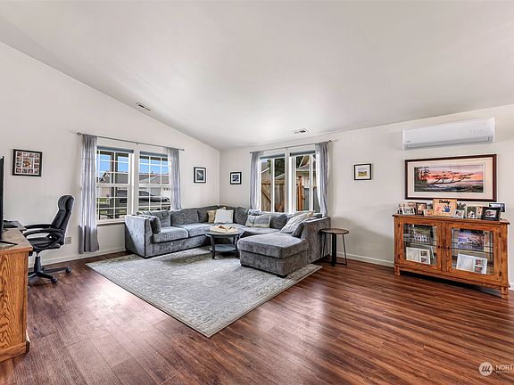3rd image of 10624 64th Avenue NE