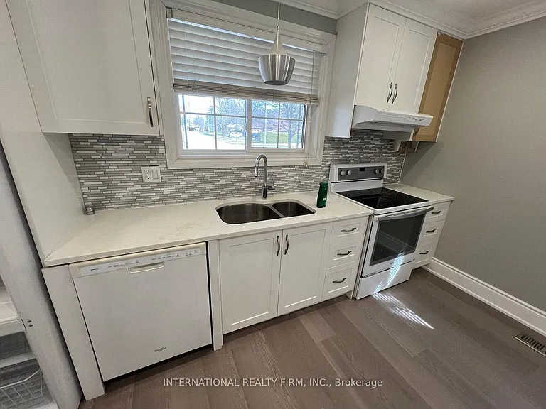 73 Murray Dr — Photo 15