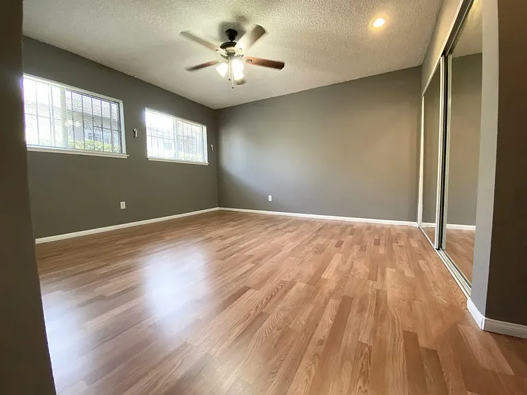 2037 N Lime Ave — Photo 15