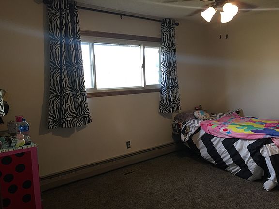 5th image of 845 Elm Ave