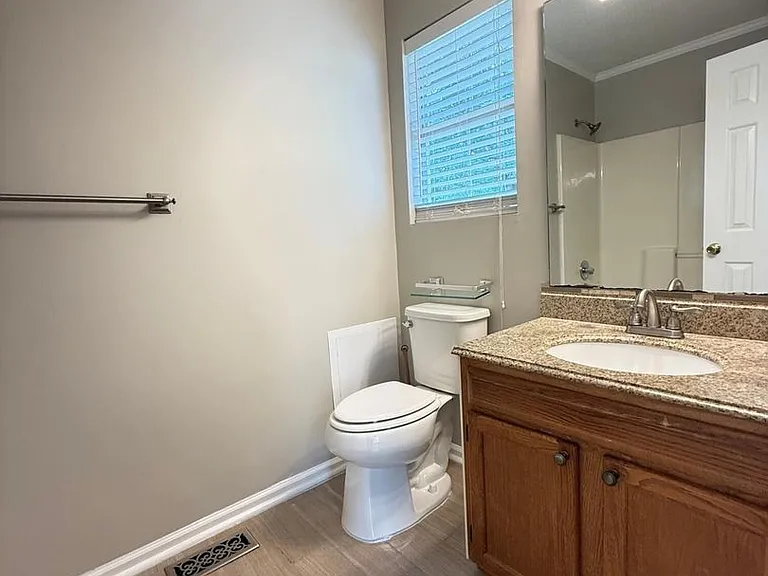610 E Jones Ave — Photo 12