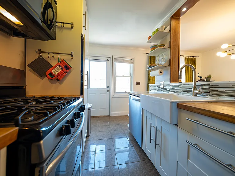 2050 Montreal Ave — Photo 11