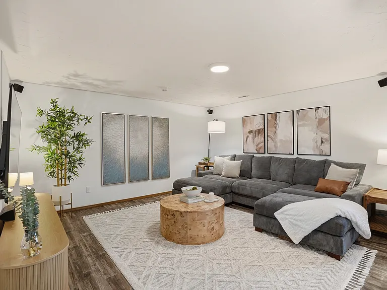 W Cora Ct — Photo 33