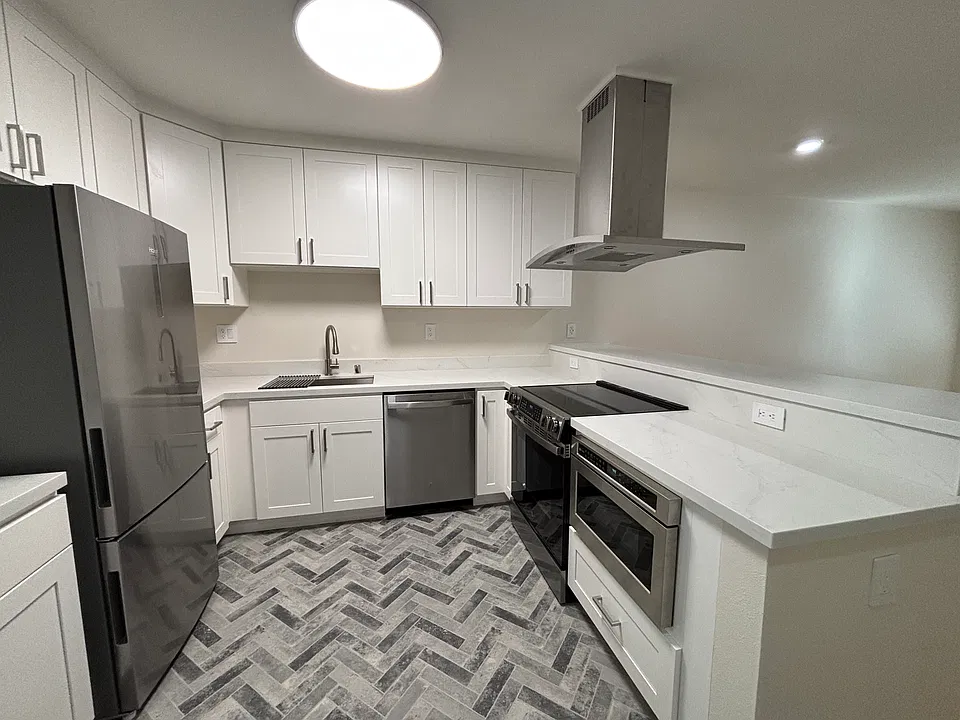 363 Everett Ave #363