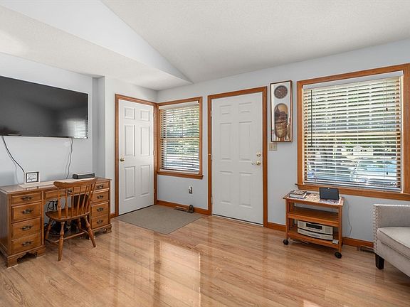 5th image of 9 Rosewood Ln