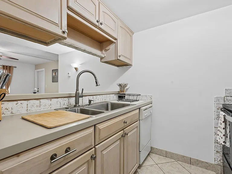 1000 SE 15th St #103 — Photo 6