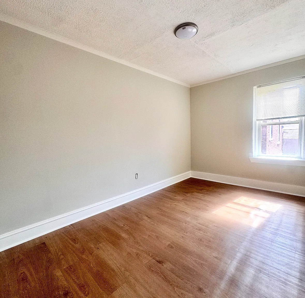 3 bed, 1000 sqft, $1,800 — Photo 4