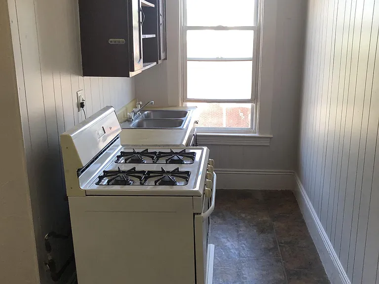 5-5 Clifford Ave — Photo 8