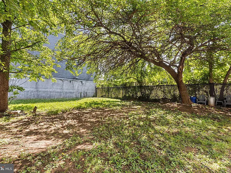 8 Bristow Pl — Photo 2