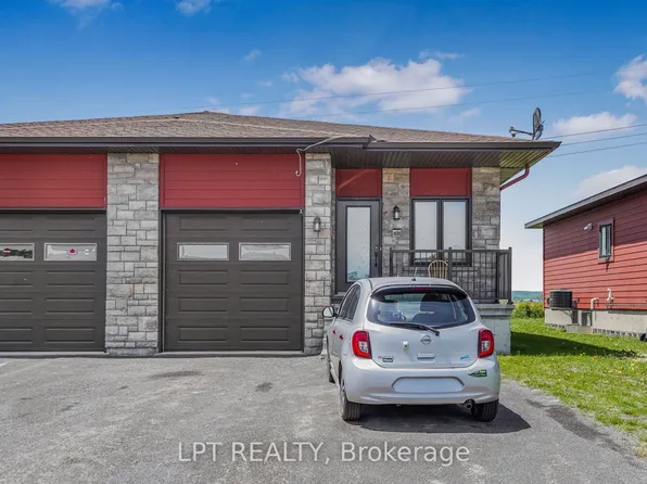 1051 Jacynthe St, Hawkesbury, ON K6A 3W3