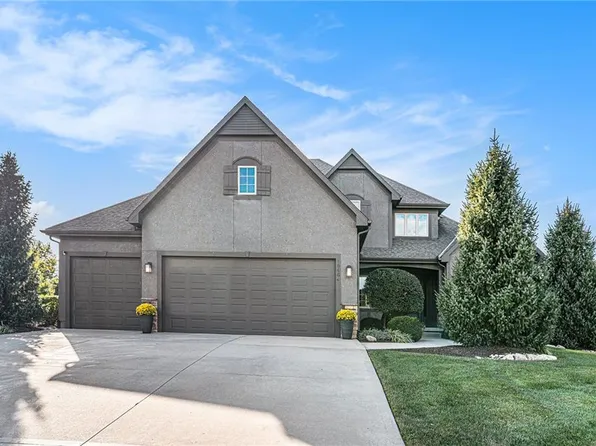 16488 S Summertree Ln, Olathe, KS 66062