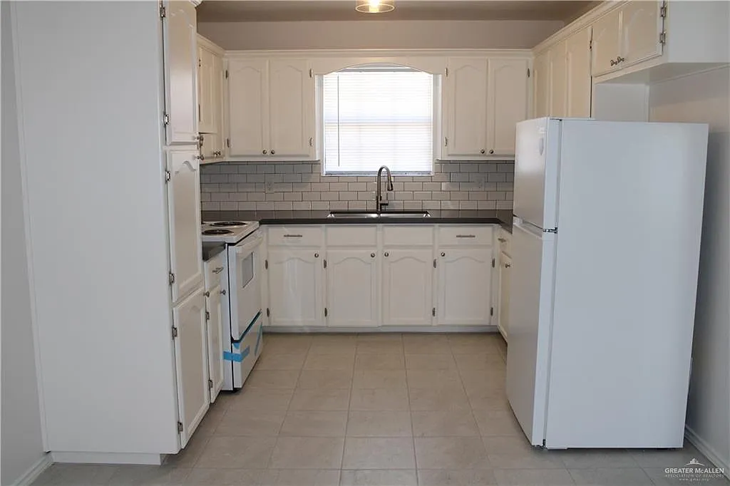 2 bed, 1.0 bath, 660 sqft, $800 — Photo 3