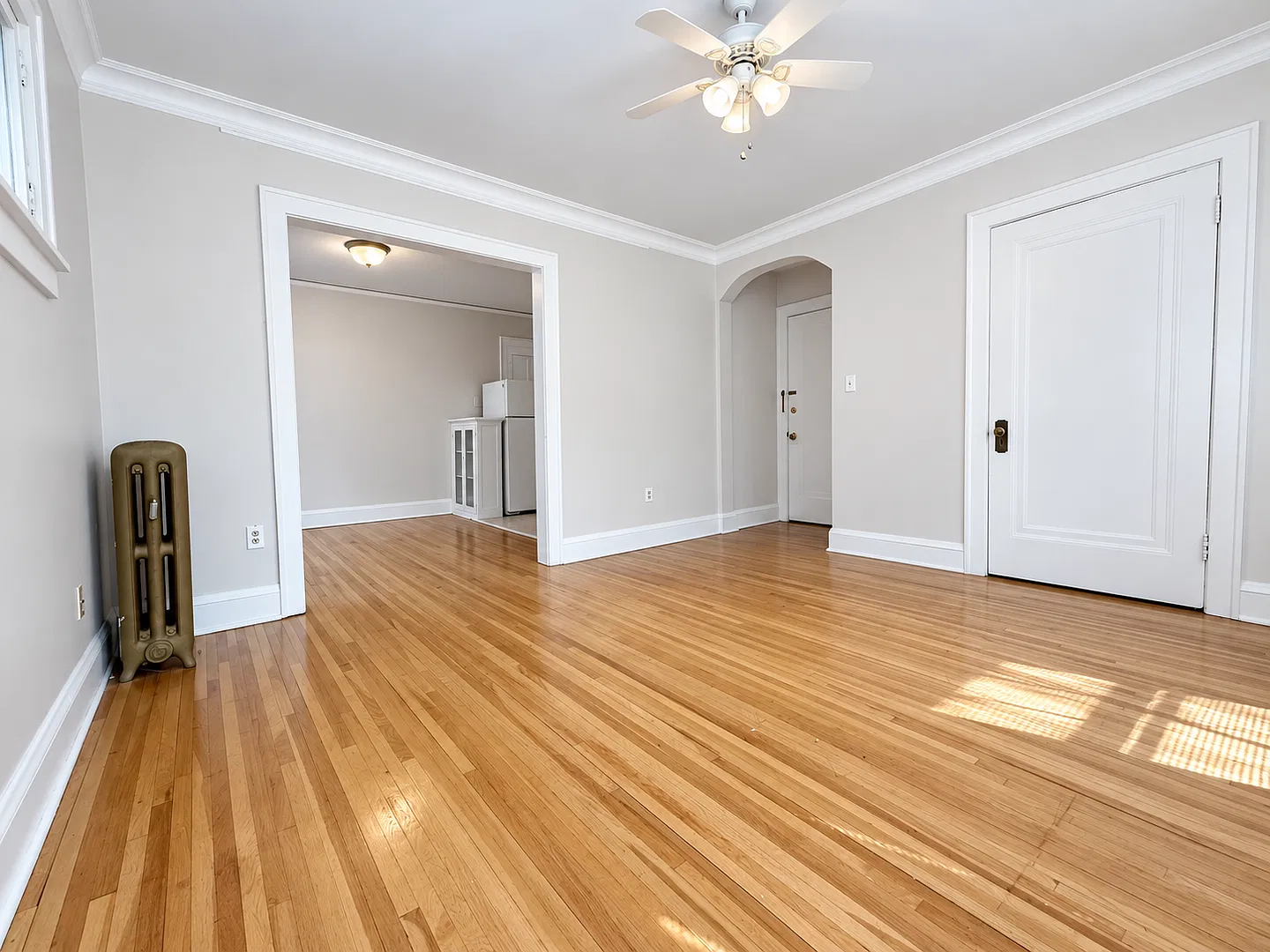 935 Goodrich Ave — Photo 3