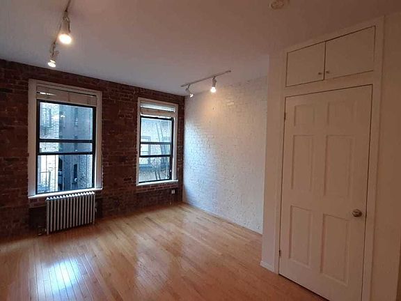 3rd image of 52 Macdougal St APT 4D