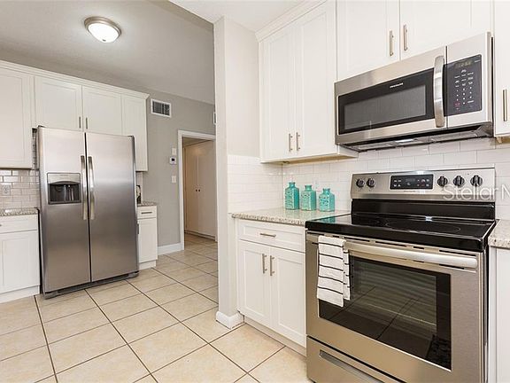 3rd image of 619 Carolyn Dr