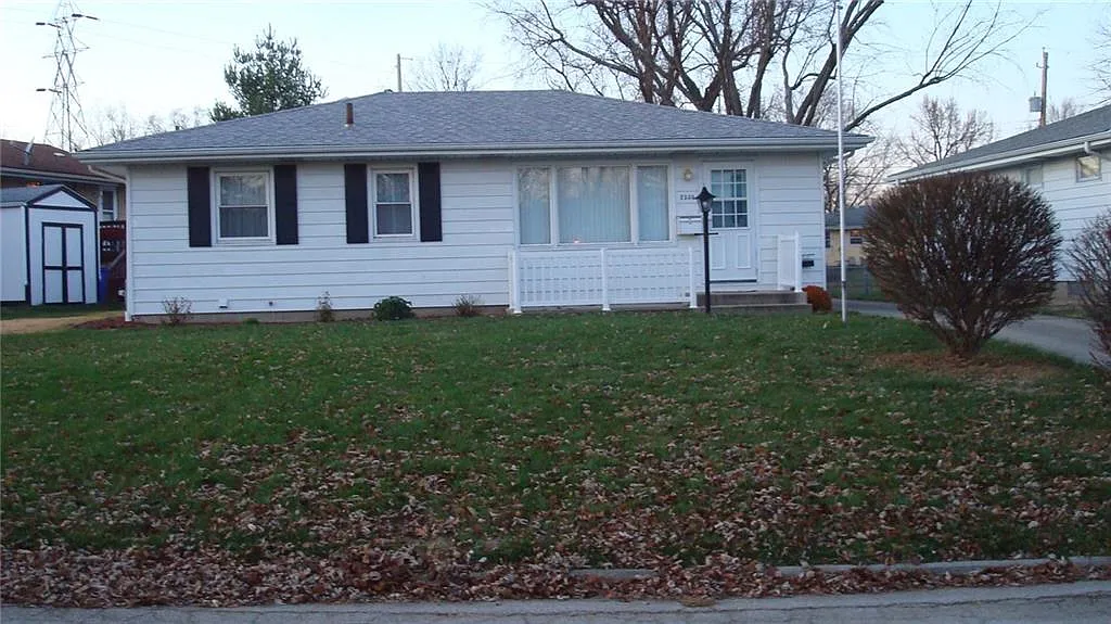 2330 Yorkshire Dr photo 1