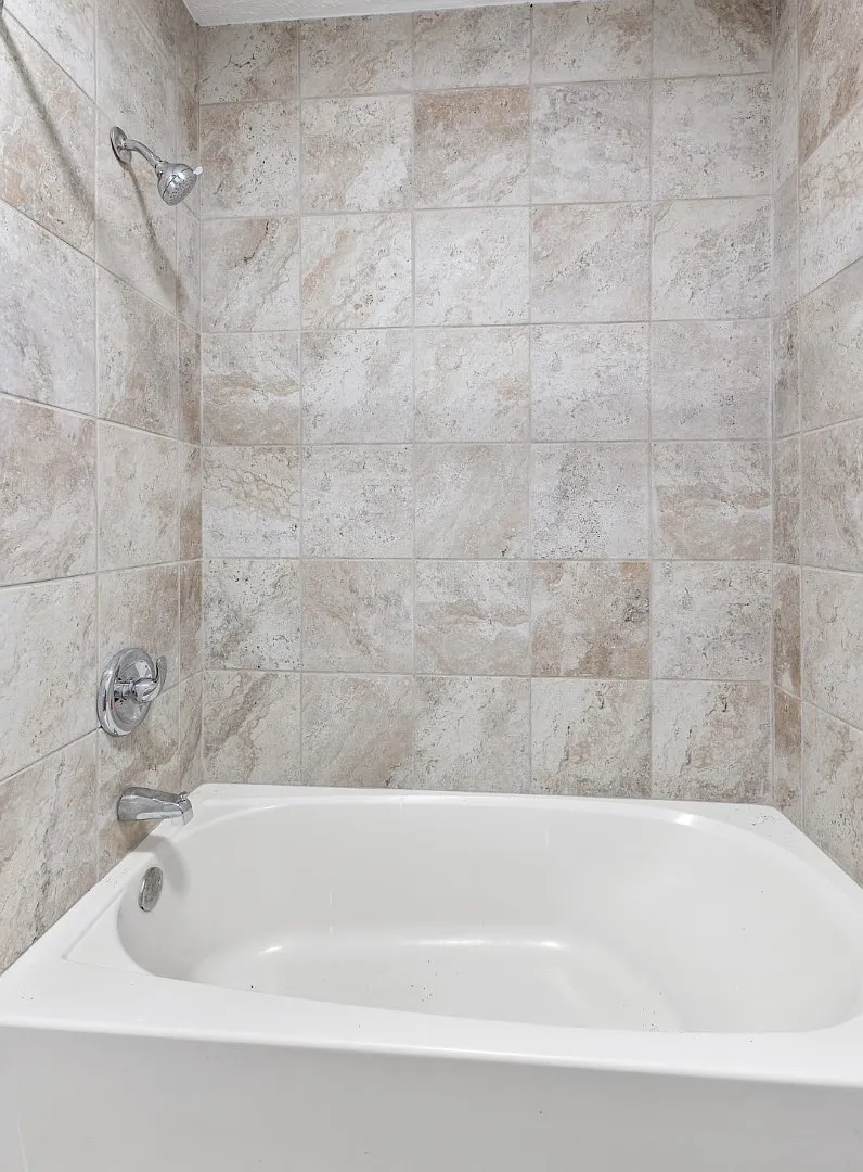 423 Mellon St - Apt. 6 — Photo 2