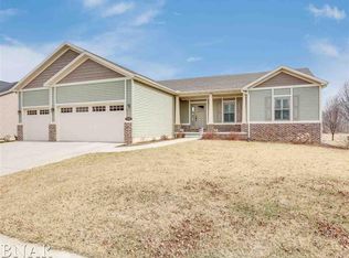 2202 Ridge Creek Dr, Bloomington, IL 61705