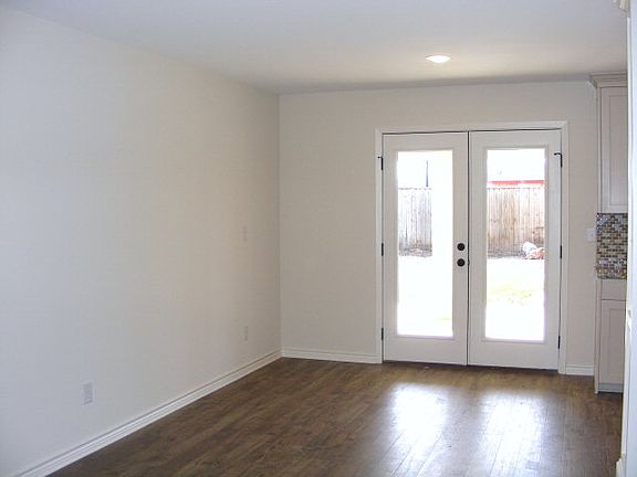 5th image of 136 Lullwood Dr