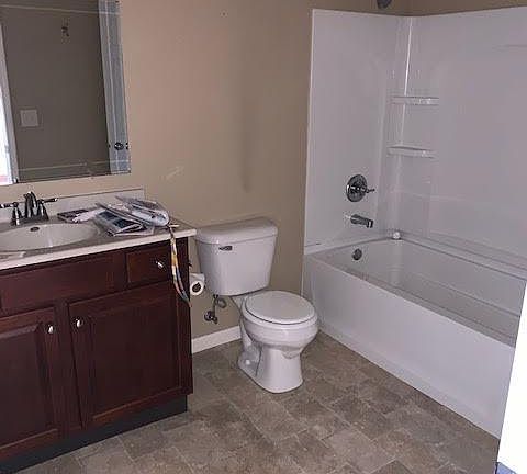 Large bathroom with tub shower