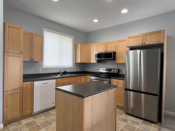 4th image of 624 E 41st St #8