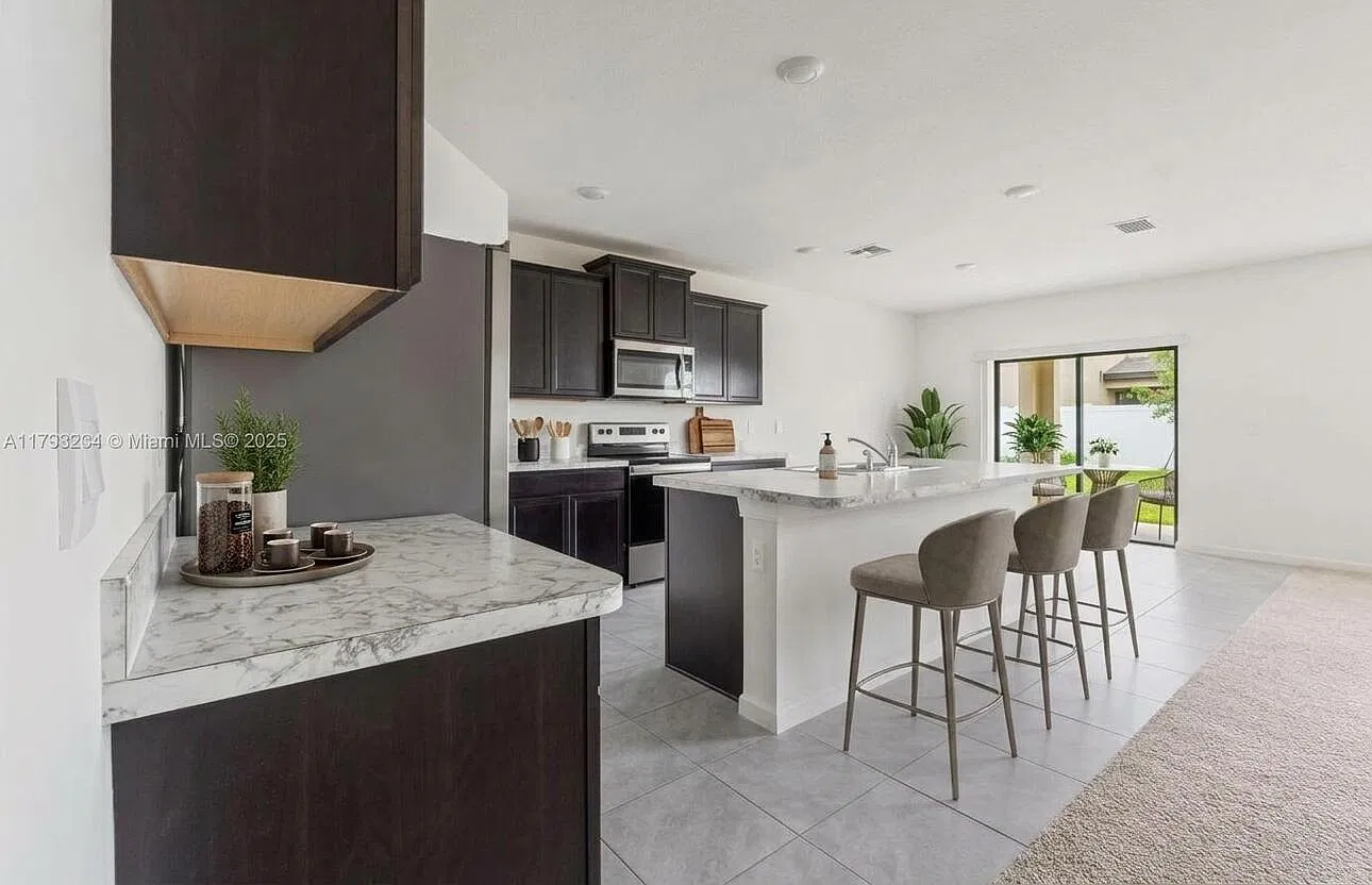5 bed, 3.0 bath, 2634 sqft, $3,600 — Photo 4